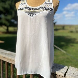 My Michelle white chiffon sleeveless blouse with gold black tribal pattern zip M